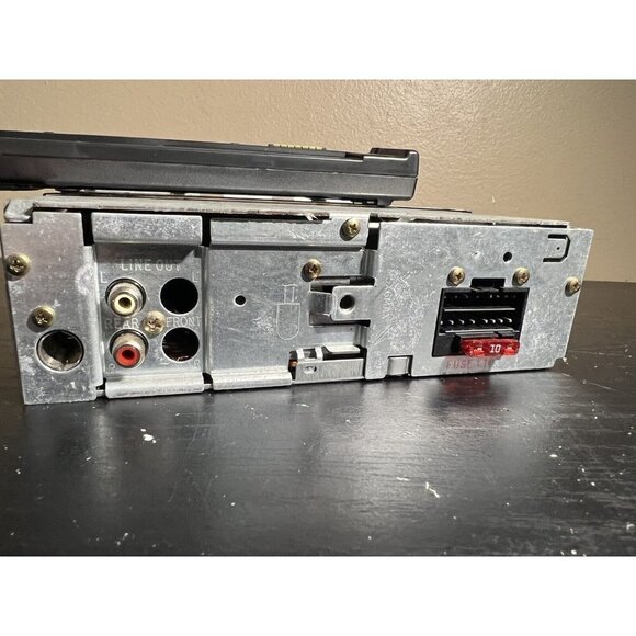 - UNTESTED - JVC KD-S550  CD Receiver w/ Removable Face Plate & Mounting Sleeve - Picture 4 of 6